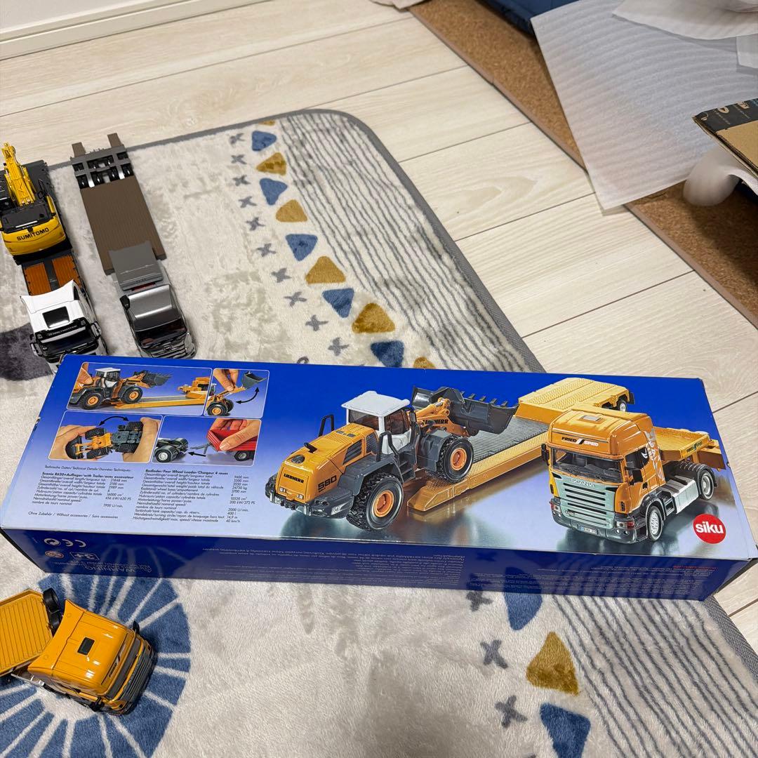 スカニア トラック sikuトレーラー 重機付き1/50お値引き可