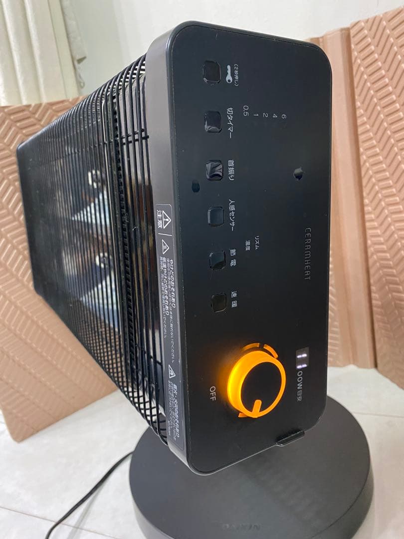 ダイキン セラムヒート ERFT11WS-H 遠赤外線暖房機　2019年製