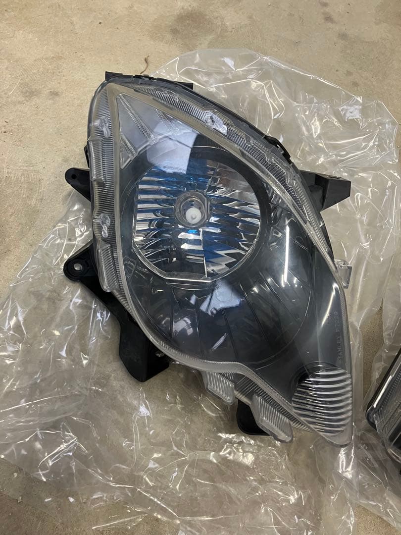 MF10 フォルツァ　純正ヘッドライト