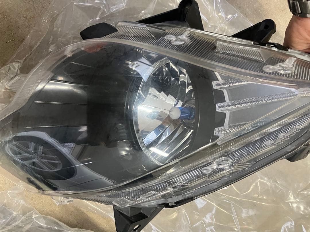 MF10 フォルツァ　純正ヘッドライト