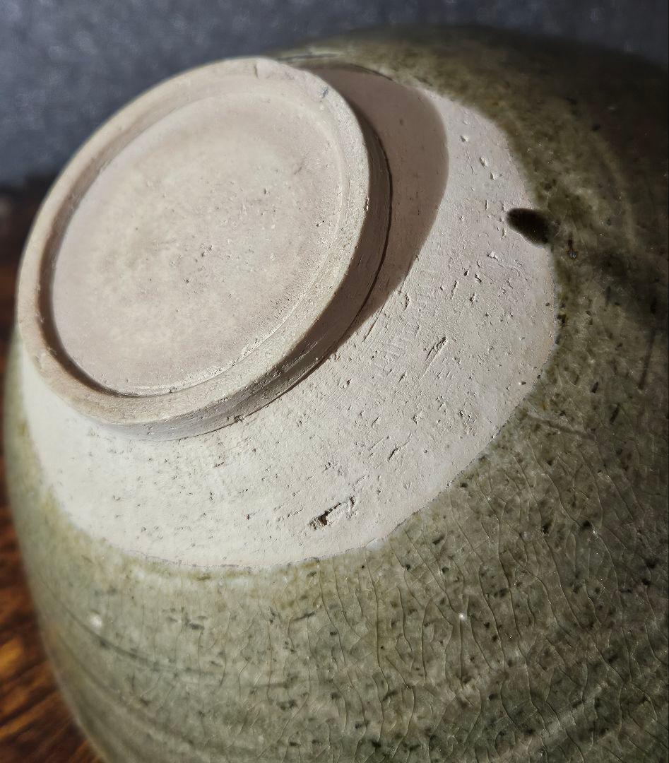 中国古美術　中国古陶磁器　耀州窯系　陽刻浮彫　十字文様　草花文様　青磁碗　茶碗