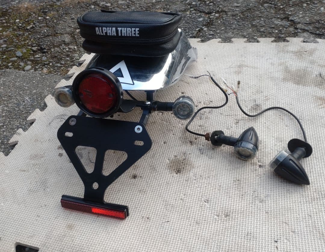 モンキー125 overフェンダーレスキット　社外テールランプ、ウインカー付き