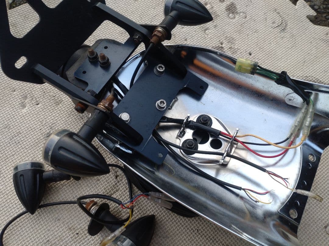 モンキー125 overフェンダーレスキット　社外テールランプ、ウインカー付き