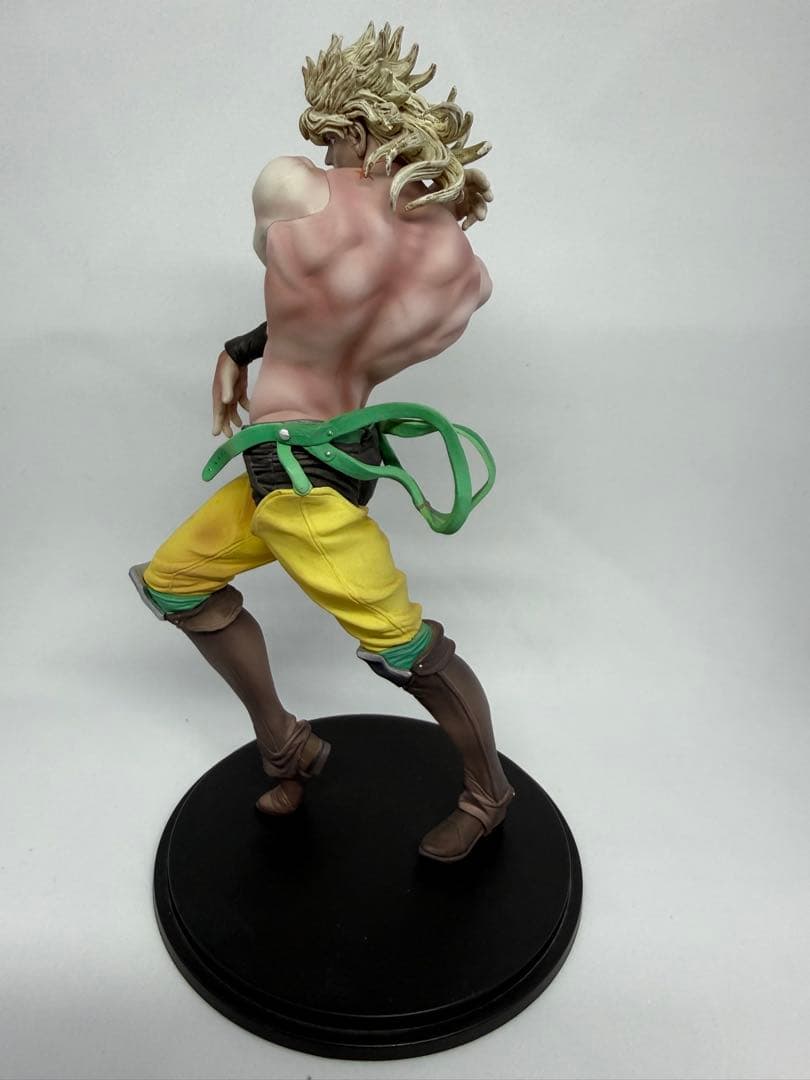 ジョジョの奇妙な冒険　DIO　ディオ・ブランドー　フィギュア