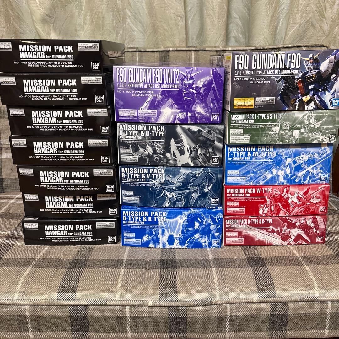 新品未開封　MGガンダムF90＆ミッションパック7点セット＆専用ハンガー7個