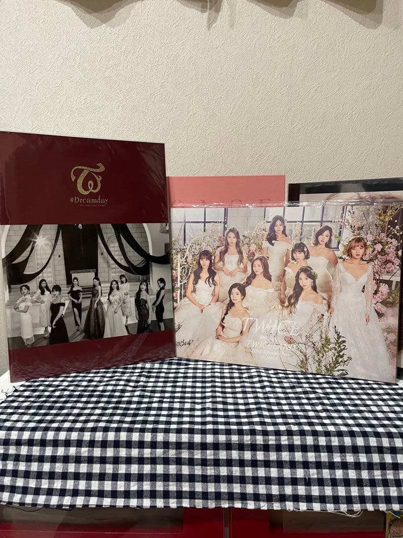 【美品】TWICE グッズ(サイン入り団扇.写真集.フォトブック.DVD.特典)