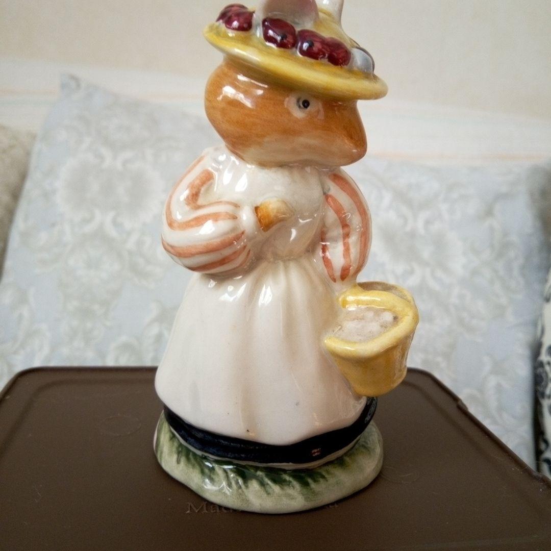   ロイヤルドルトン　LADY  WOODMOUSE