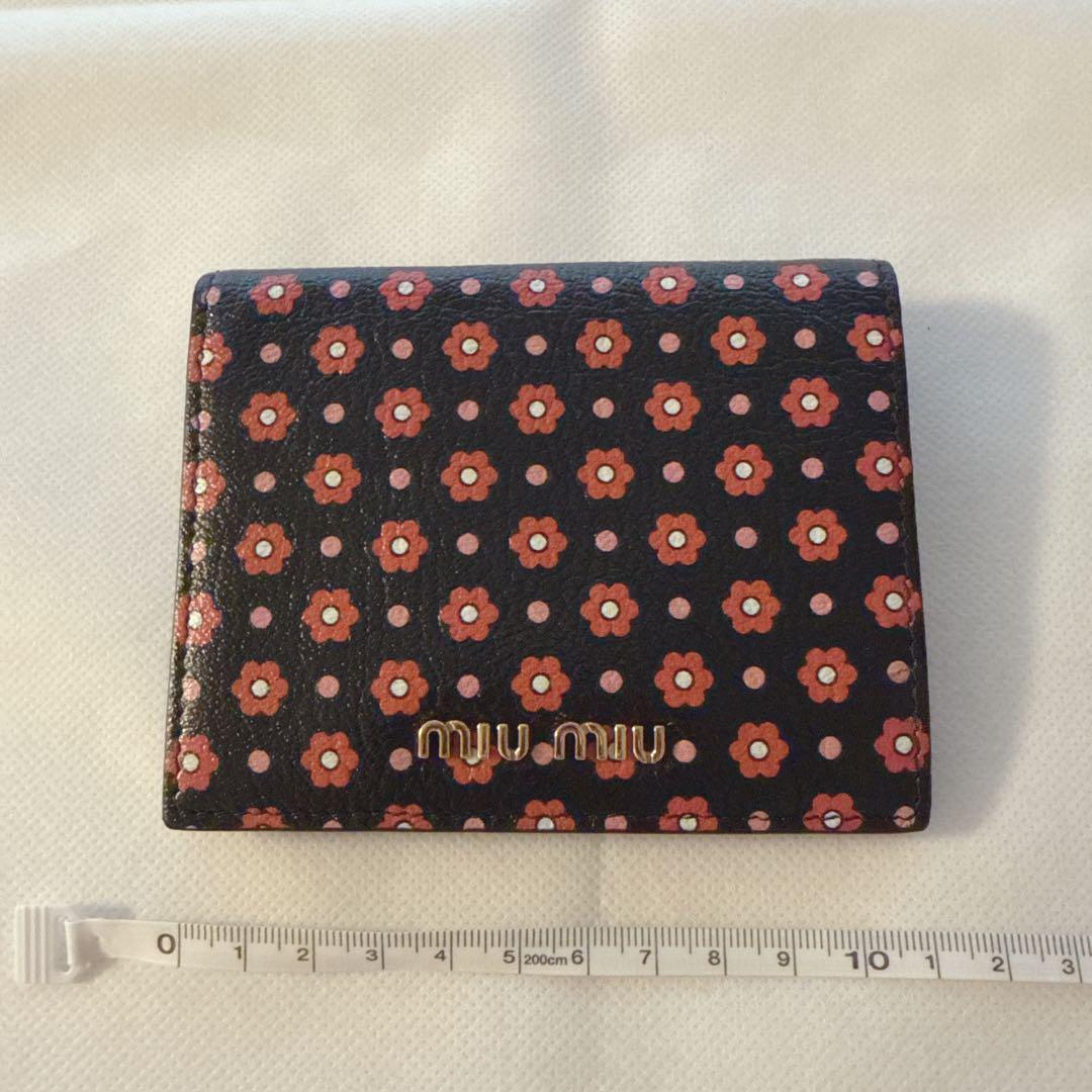 miu miu 二つ折り財布