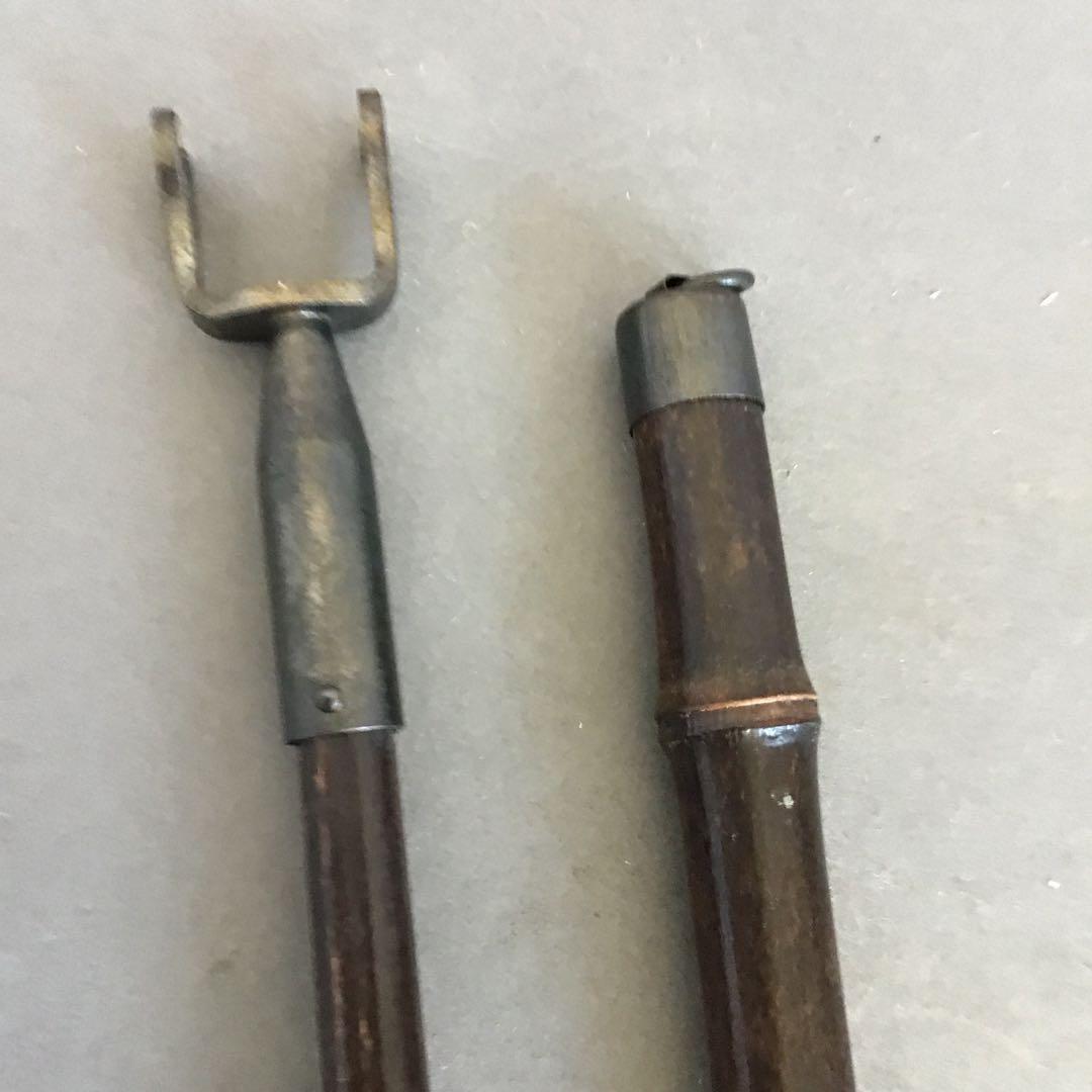 茶道具　掛軸掛け　矢羽津(矢筈)　黒竹　2段組み　金具付　紙箱　S1049KK