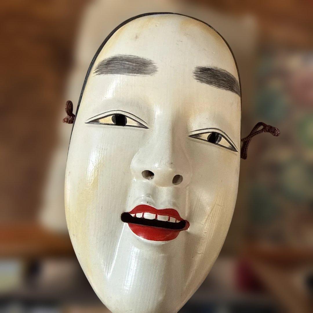 木製お面 表情豊か