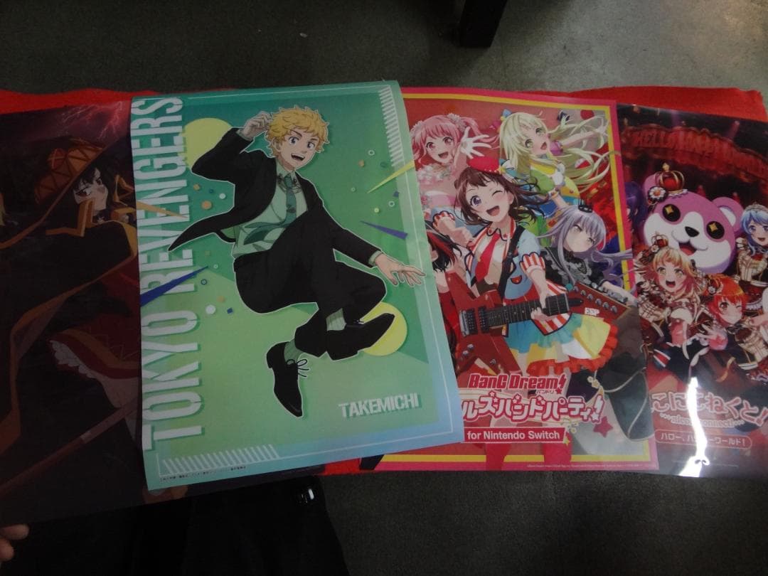 アニメキャラクター　クリアフィルムポスター１００枚まとめてセット