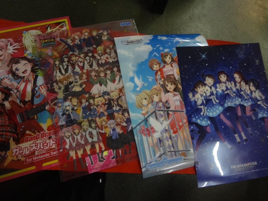 アニメキャラクター　クリアフィルムポスター１００枚まとめてセット