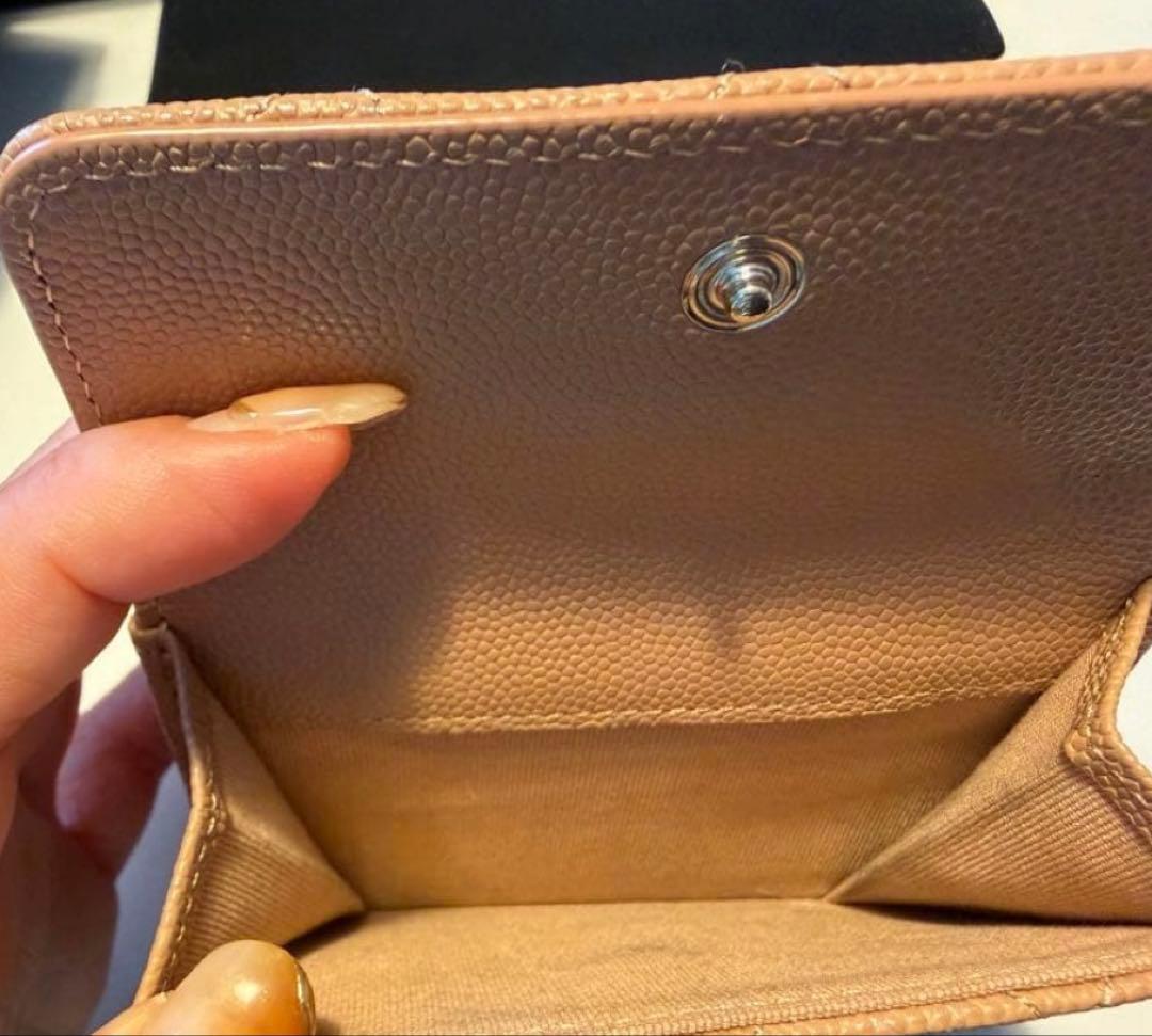 週末値下げ‼︎CHANEL ベージュ 三つ折り財布 キャビアスキン　キルティング
