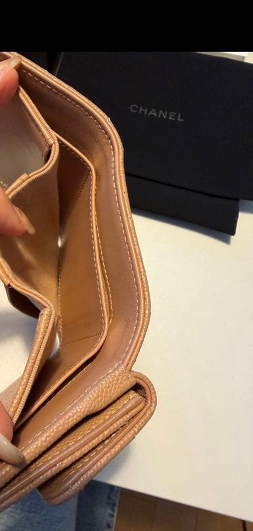 週末値下げ‼︎CHANEL ベージュ 三つ折り財布 キャビアスキン　キルティング