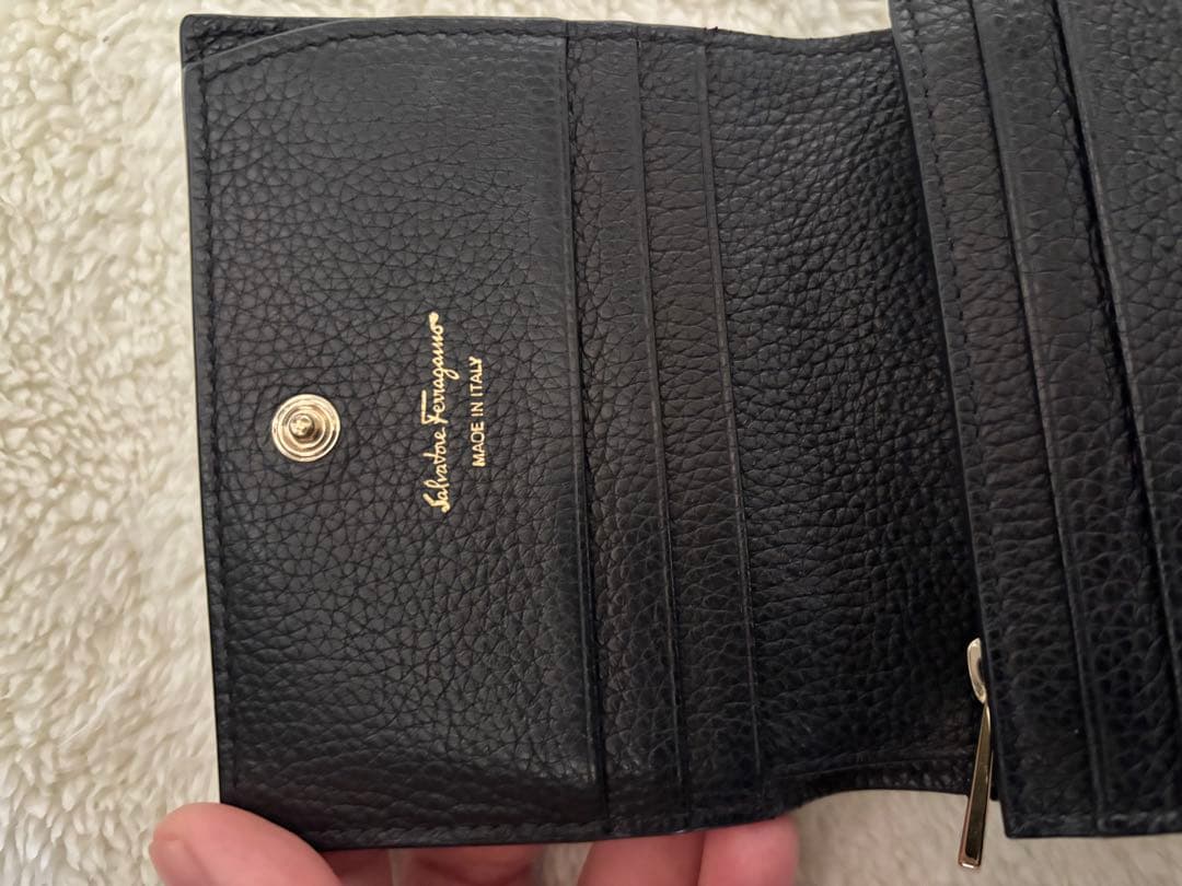 Salvatore Ferragamo ブラック 二つ折り財布　コンパクト
