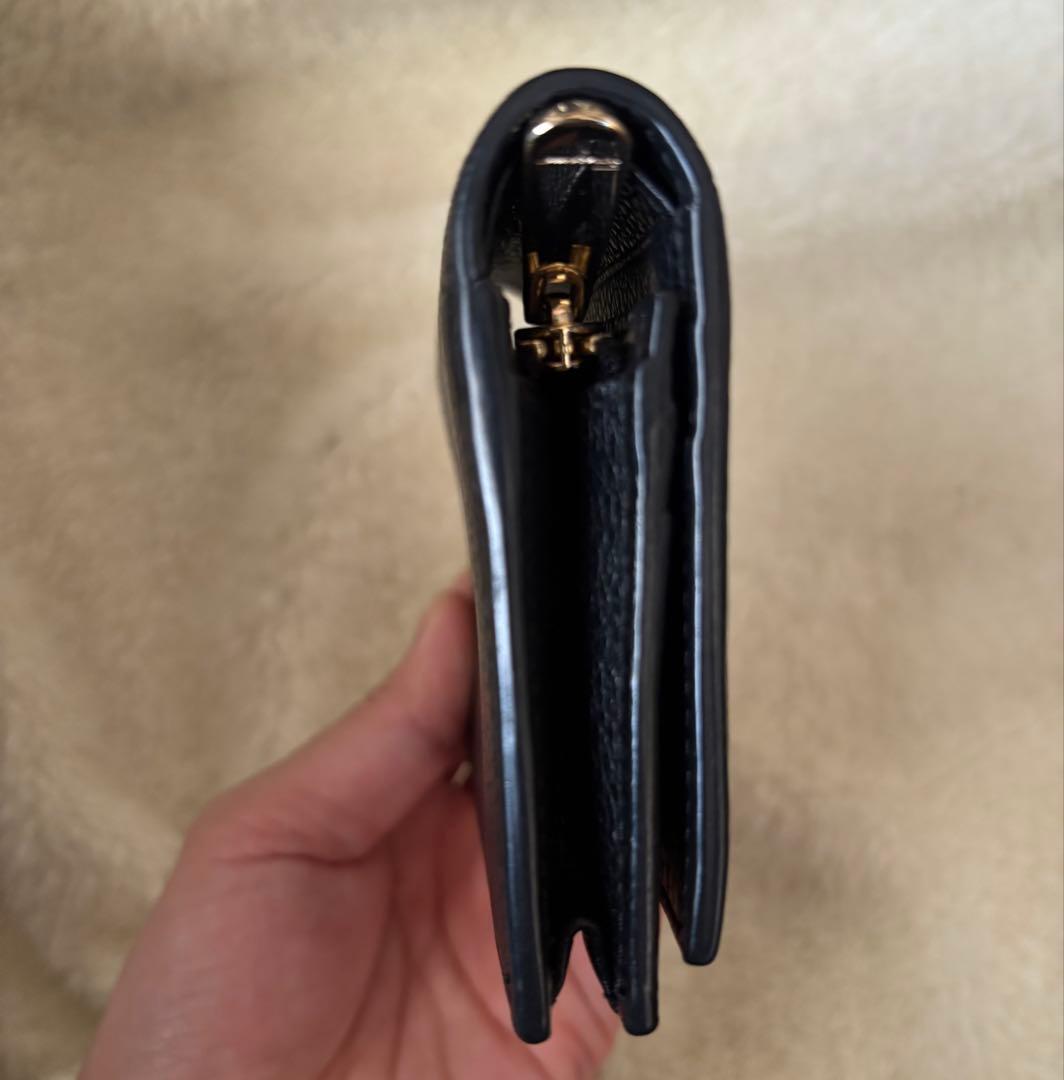 Salvatore Ferragamo ブラック 二つ折り財布　コンパクト