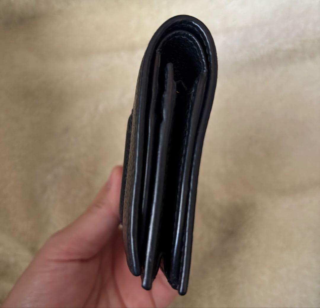 Salvatore Ferragamo ブラック 二つ折り財布　コンパクト