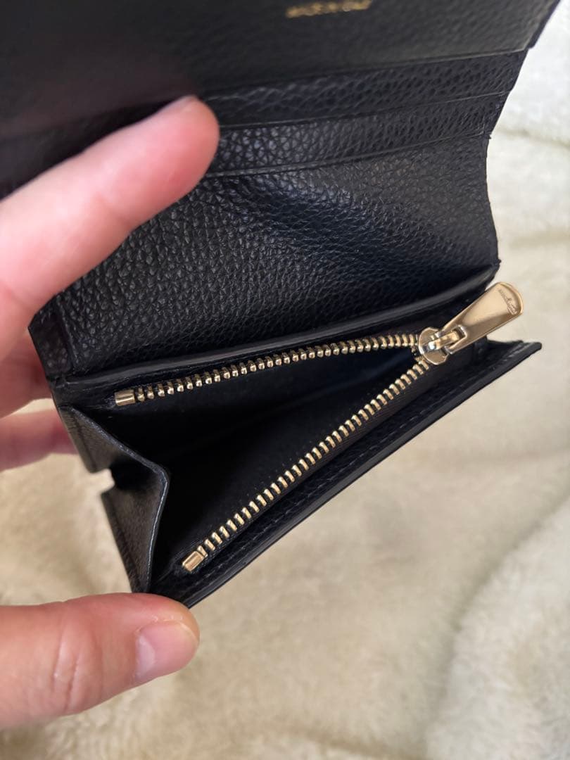 Salvatore Ferragamo ブラック 二つ折り財布　コンパクト