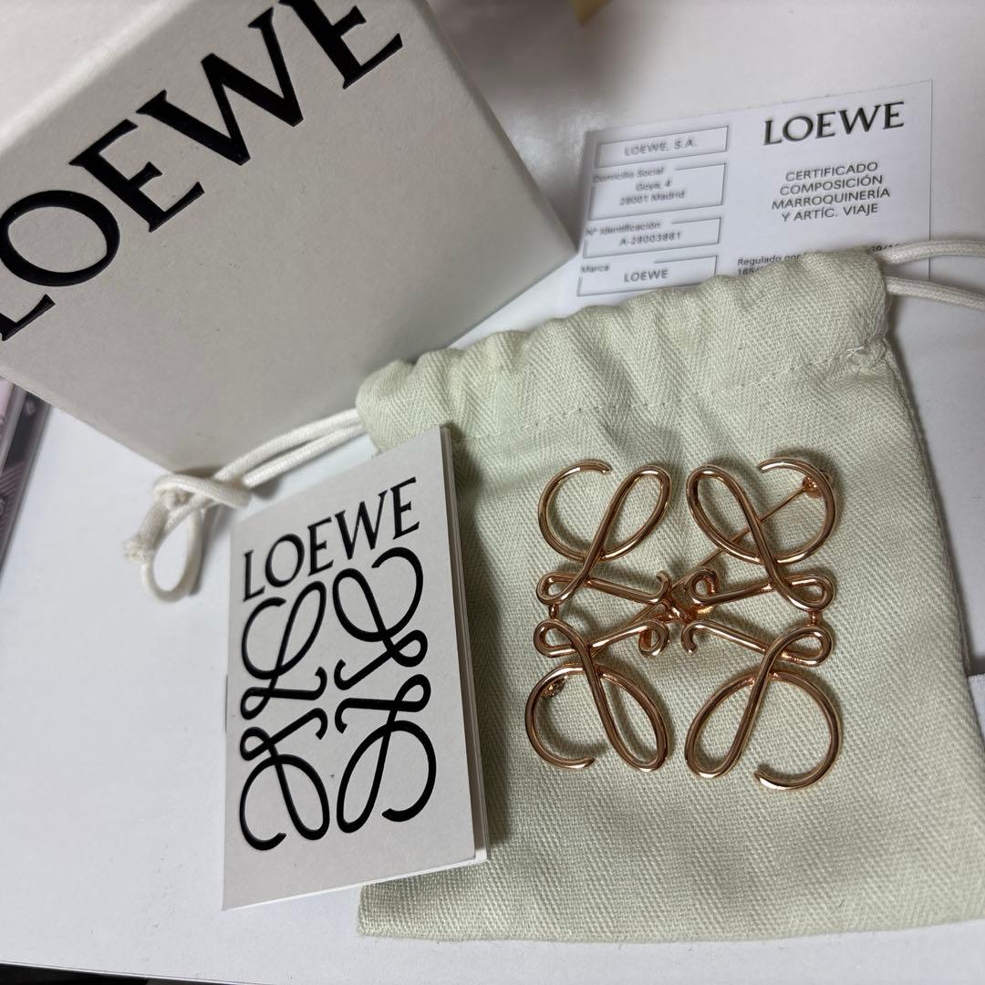 LOEWE ブローチ ローズゴールド