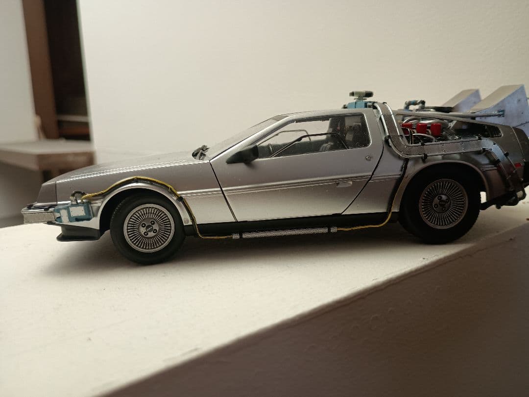 青島文化教材社 デロリアン 1/24 全塗装　完成品　アオシマ