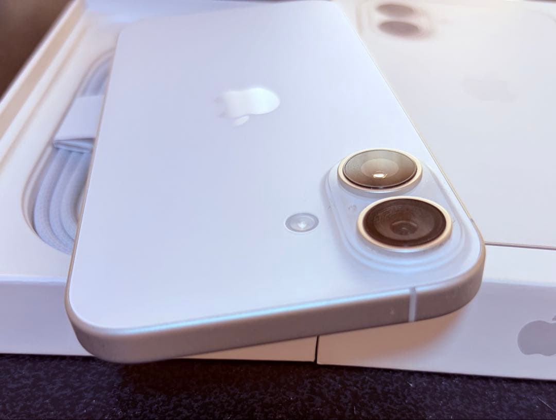 スマートフォン本体 iPhone16 (256GB)