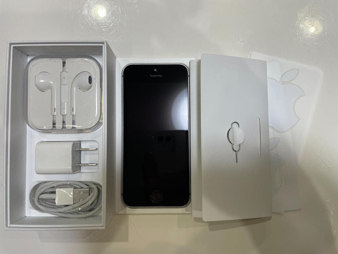 Apple iPhone SE 128GB 第一世代