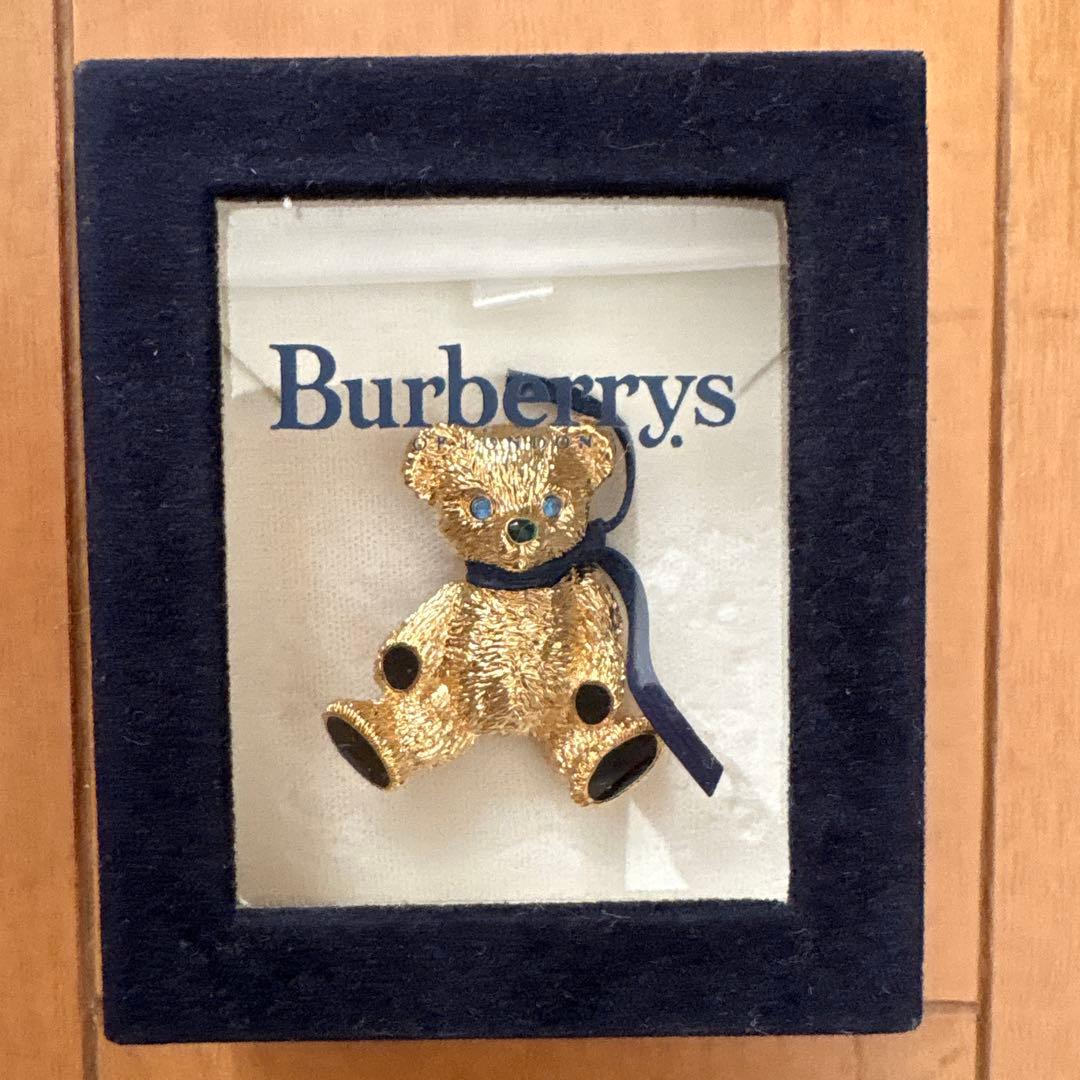 バーバリー　バッヂ　ブローチ　熊　ベア