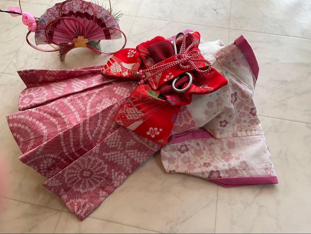 サクちゃん オーダー作成♪ワンちゃんのかわいい袴の着物 白地に梅の花　2着