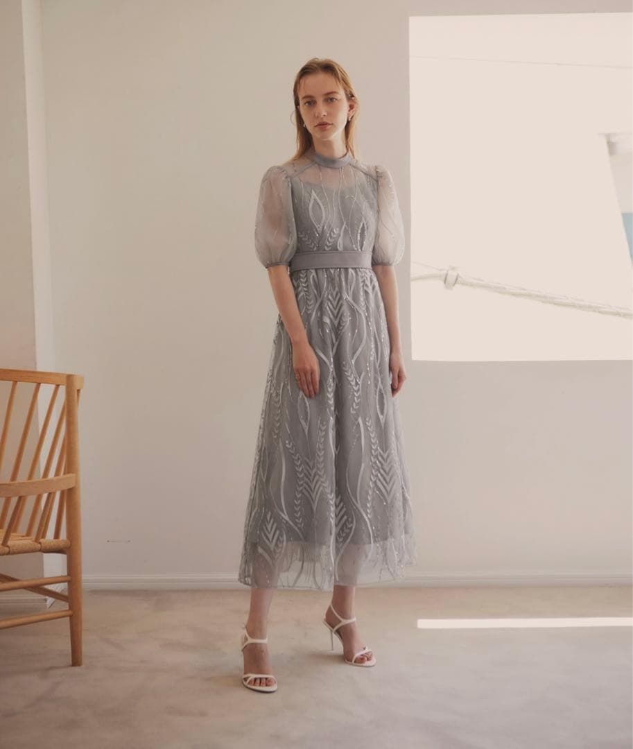 Leja スパンコール刺繍レースプチハイネックAラインドレス 結婚式　お呼ばれ