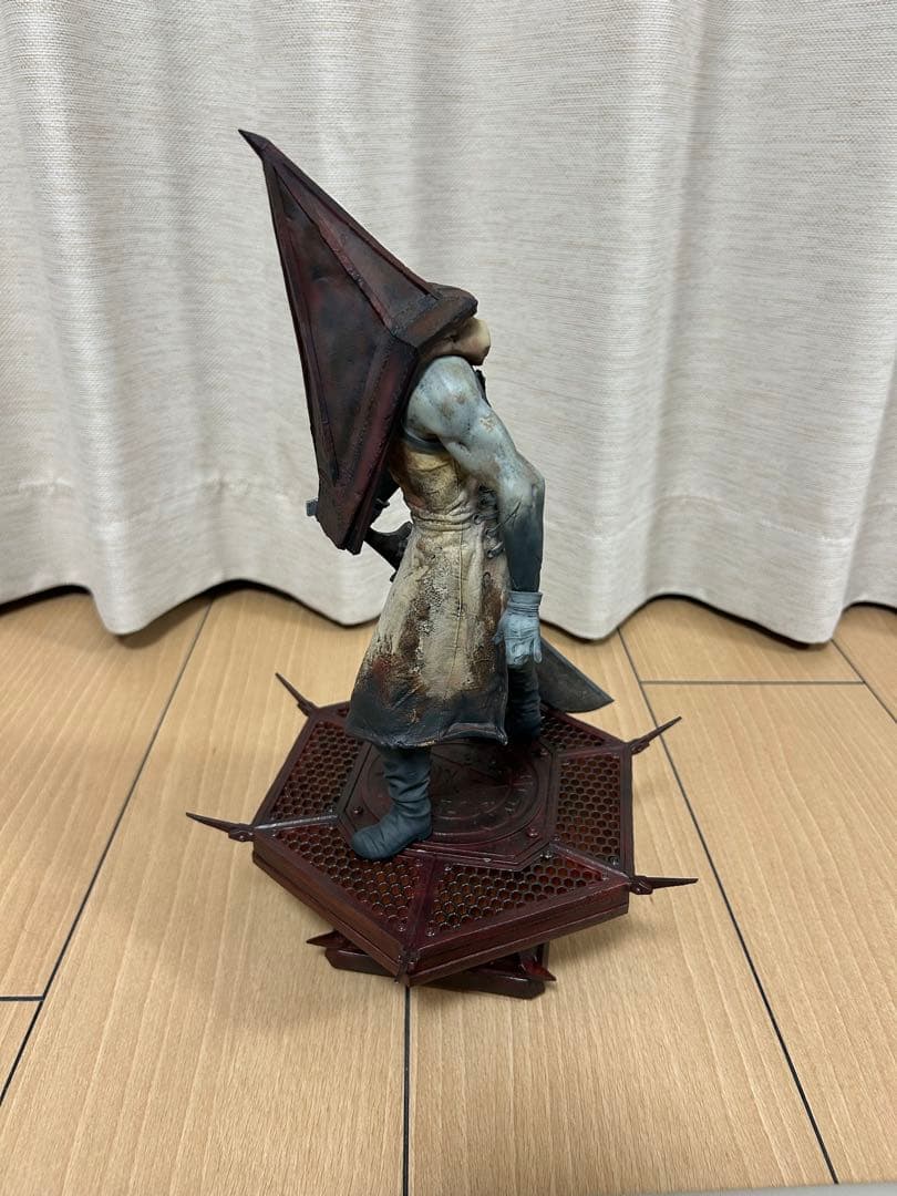 サイレントヒル2　三角頭　レッドピラミッドシング1/8