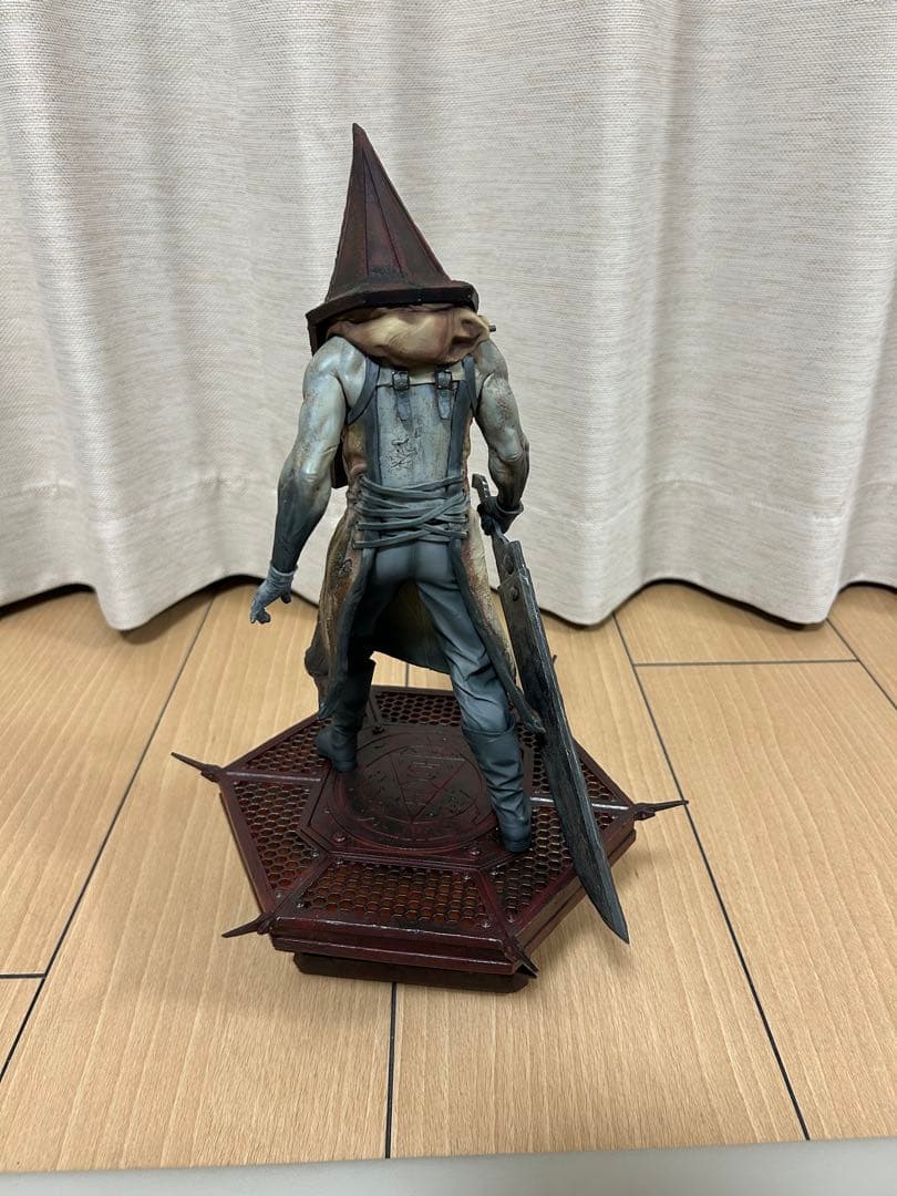 サイレントヒル2　三角頭　レッドピラミッドシング1/8