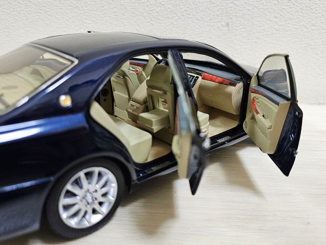 トヨタ 18クラウン ミニカー ダークブルー