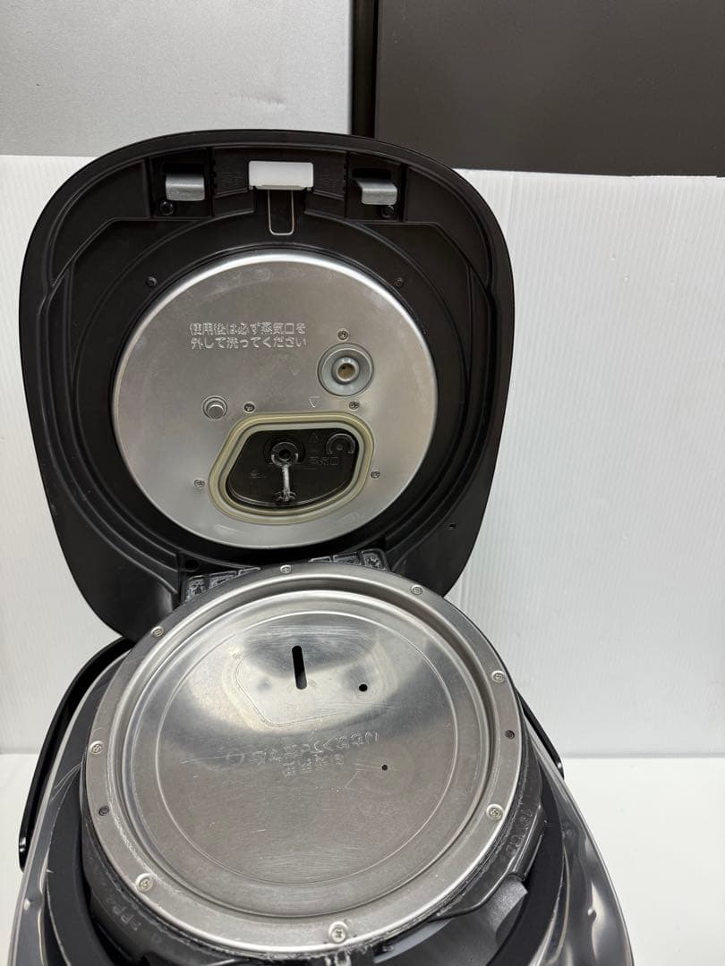 TOSHIBA 真空圧力IH 炊飯器 RC-18VSP 1.8L