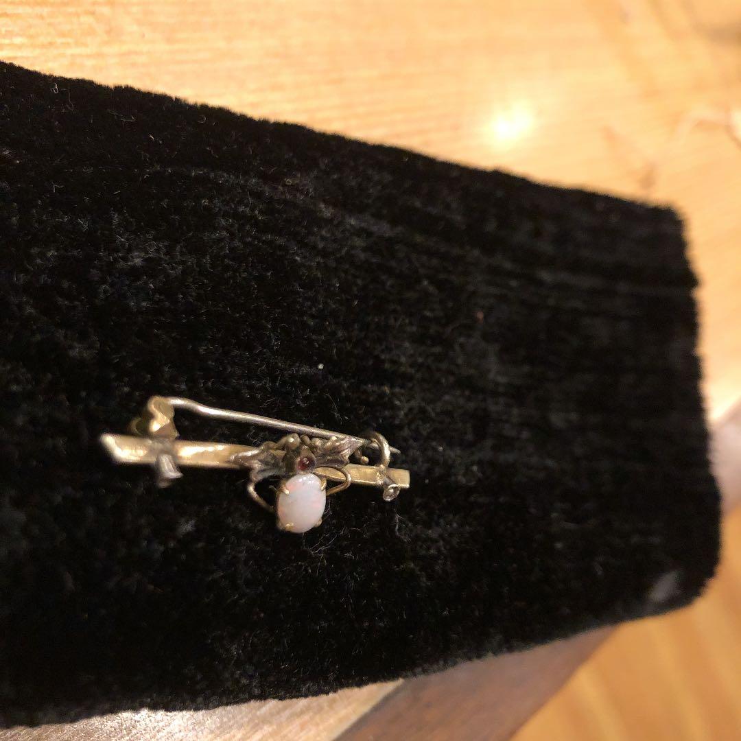 おっとと☺︎ 値下げ、即買いok様 アンティーク　オパールシードパール蝶のブローチ