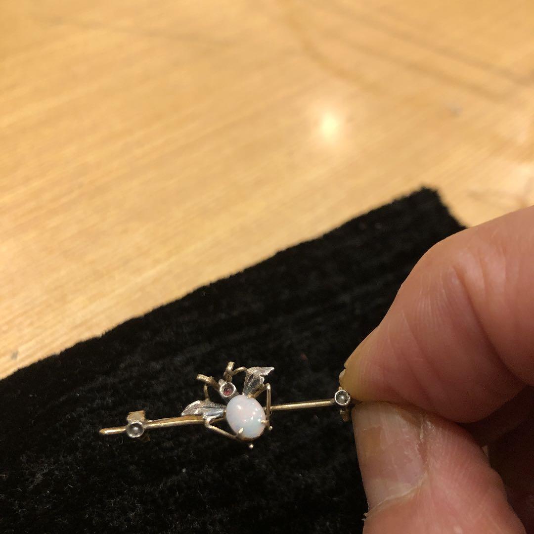 おっとと☺︎ 値下げ、即買いok様 アンティーク　オパールシードパール蝶のブローチ