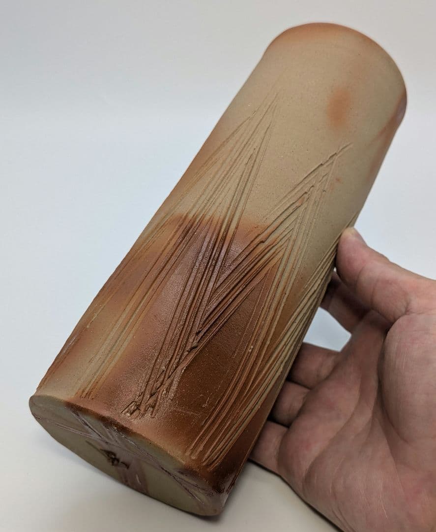 岡山県重要無形文化財 松井與之 備前焼 緋襷花入 共箱共布栞 花器 花瓶 置物