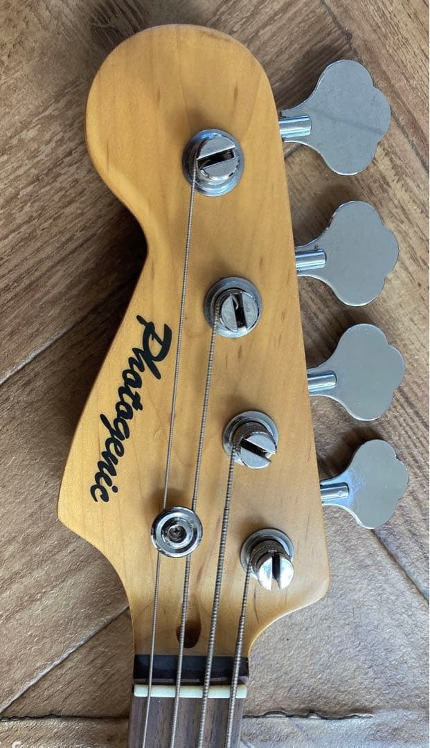 エレキベース サンバースト ギグバッグ付き