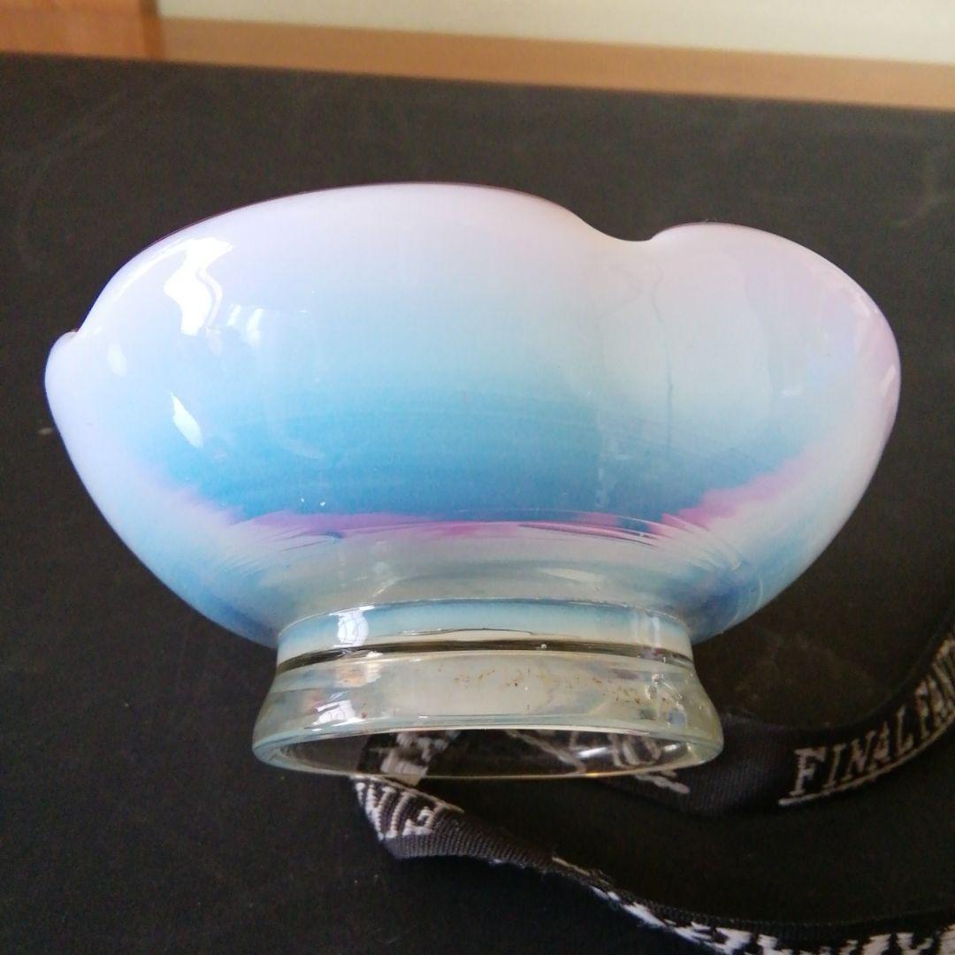 氷のコップ2色。