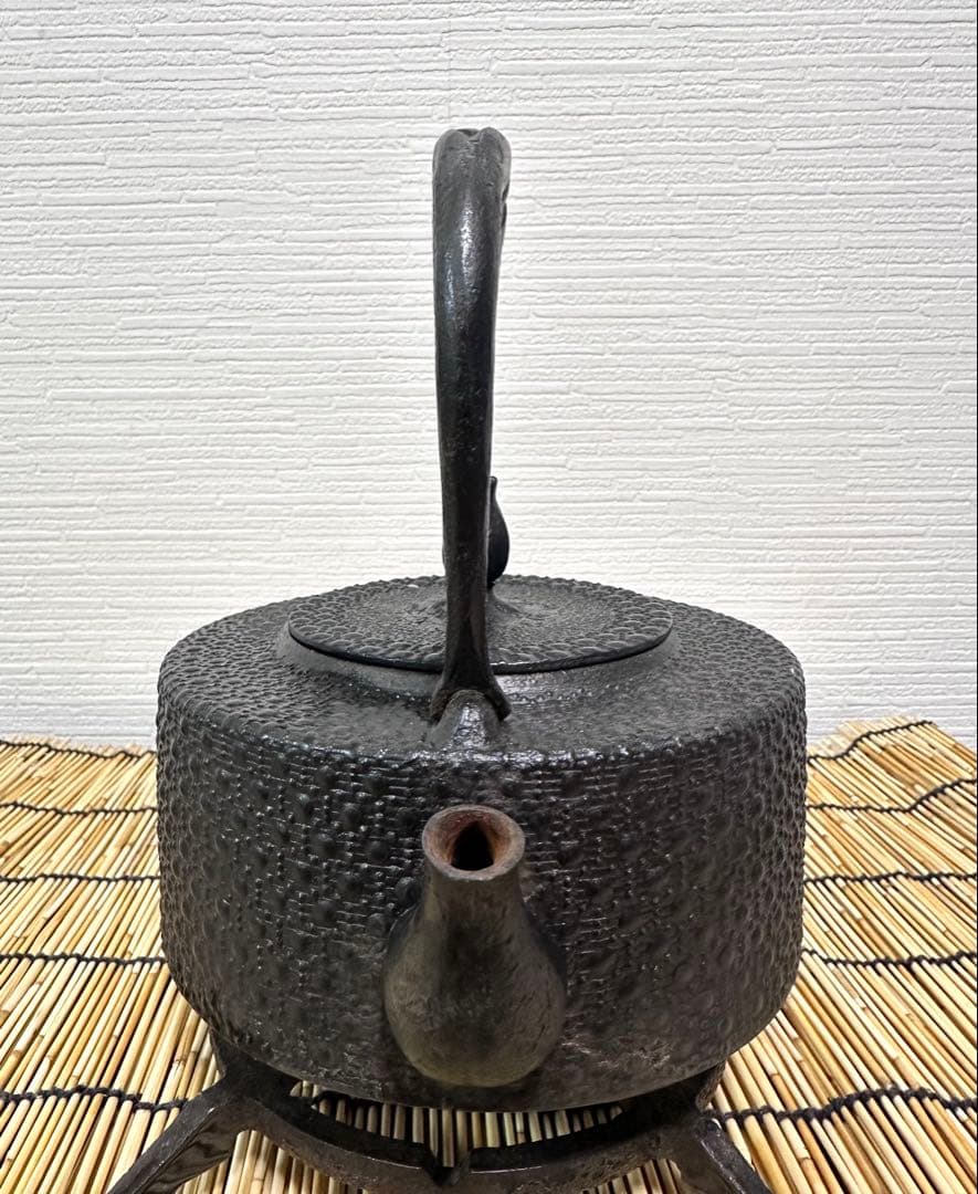 ＵＳＥＤ、良品　南部虎山工房前田知行造１２型東雲亀甲　南部鉄瓶　南部鉄器　鉄瓶