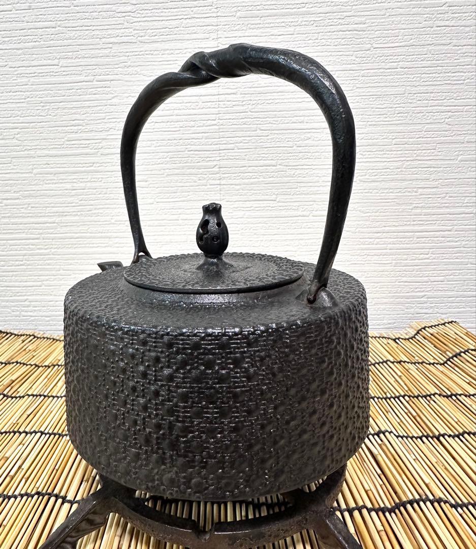 ＵＳＥＤ、良品　南部虎山工房前田知行造１２型東雲亀甲　南部鉄瓶　南部鉄器　鉄瓶