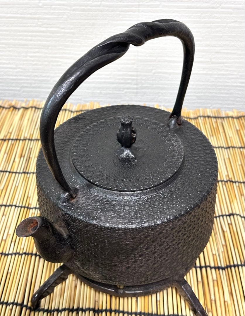 ＵＳＥＤ、良品　南部虎山工房前田知行造１２型東雲亀甲　南部鉄瓶　南部鉄器　鉄瓶