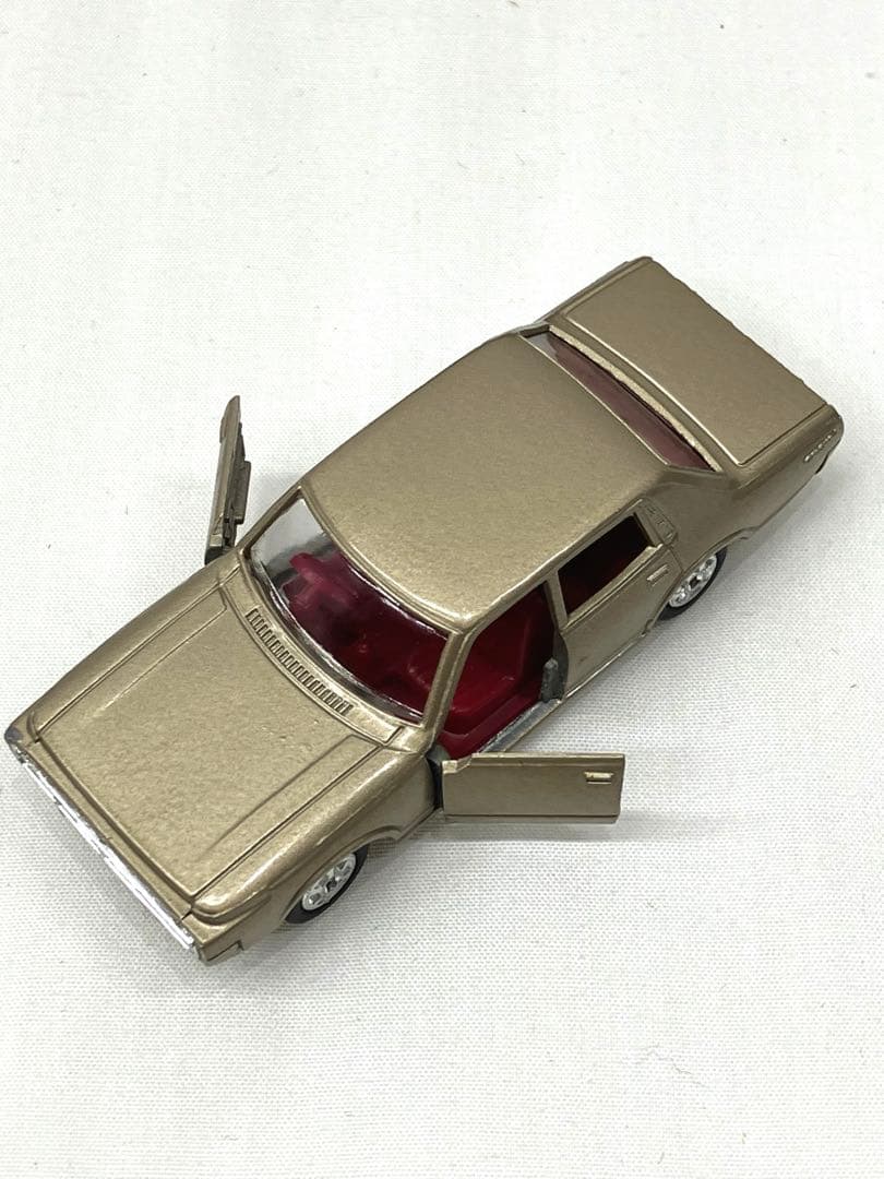 トミカ トヨタ ニュー クラウン No.32 黒箱 ゴールド