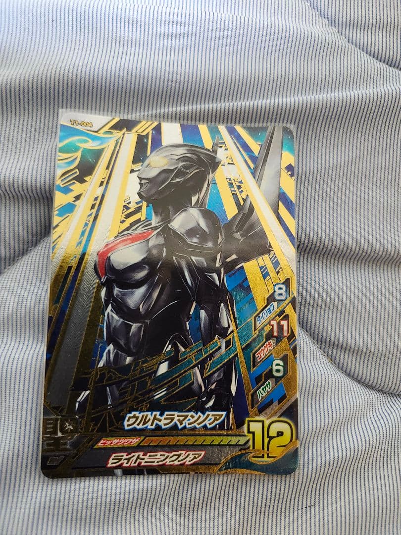 ウルトラマンノア・ダークギギ トレカセットコッペパン