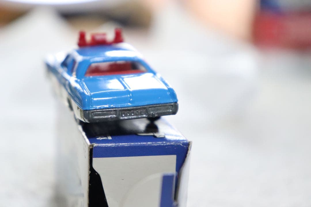 トミカ　青箱　ダッジコロネット カスタム　ポリスカー　日本製　F8 外国車