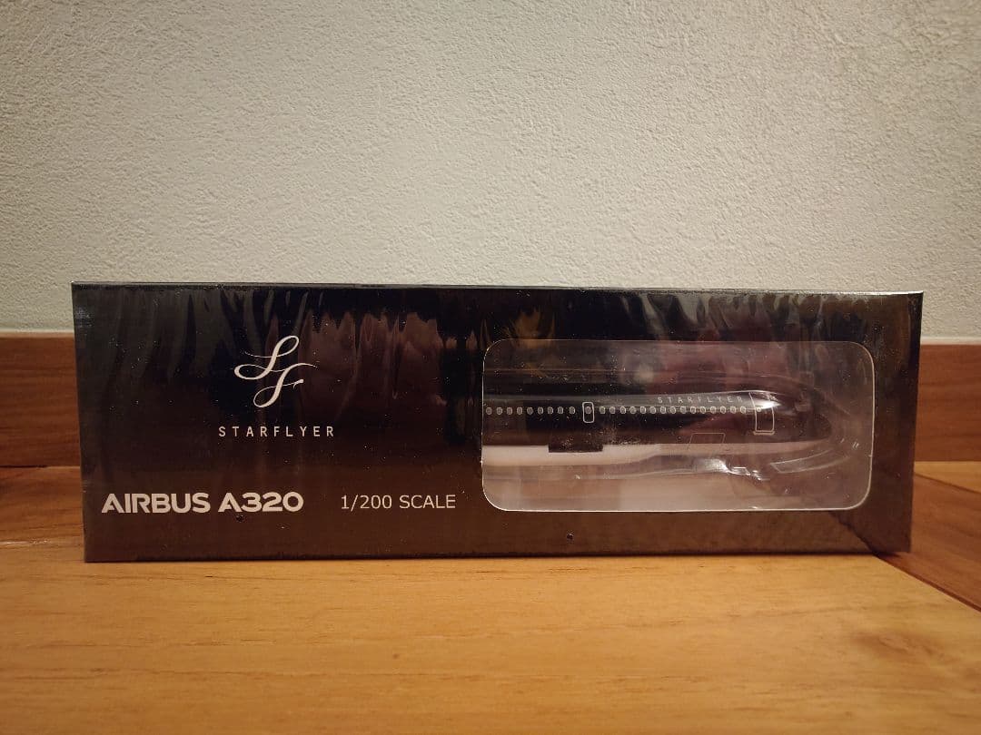 スターフライヤー　SLM-0228 1/200モデルプレーン(JA27MC)　①