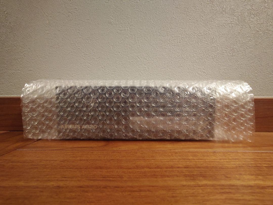 スターフライヤー　SLM-0228 1/200モデルプレーン(JA27MC)　①