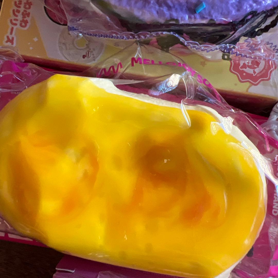 メロジョイ　スクイーズ　ぱんぱんタルトドーナツ半熟チーズ伸びるチーズマカロンなど