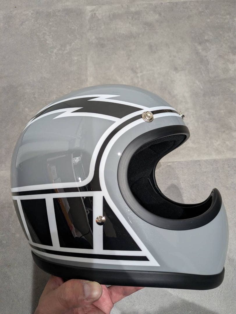 【美品】TT&COトゥーカッターヘルメット　ストロボフラッシュ　グレー