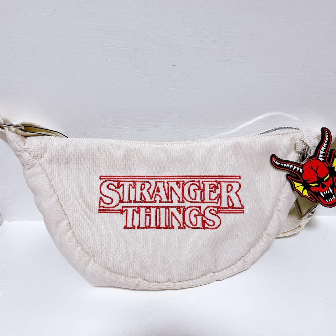 ストレンジャーシングス　ヘルファイアクラブ　キーホルダー付き　ショルダーバッグ
