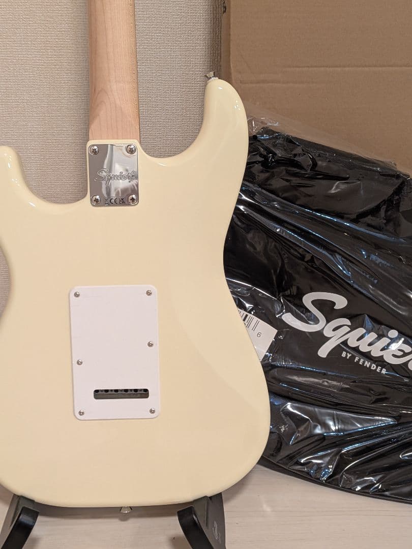 Squier エレキギター ホワイト